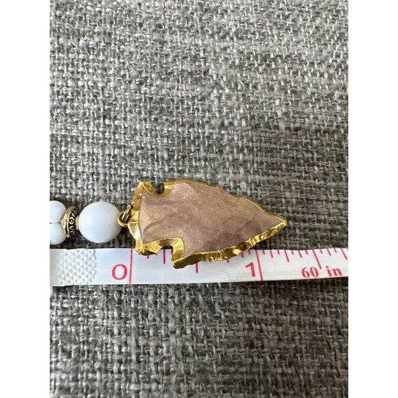 Southwestern White Beaded Necklace w/ Gold Tone Arrowhead Pendant Women Fashion - Picture 3 of 6